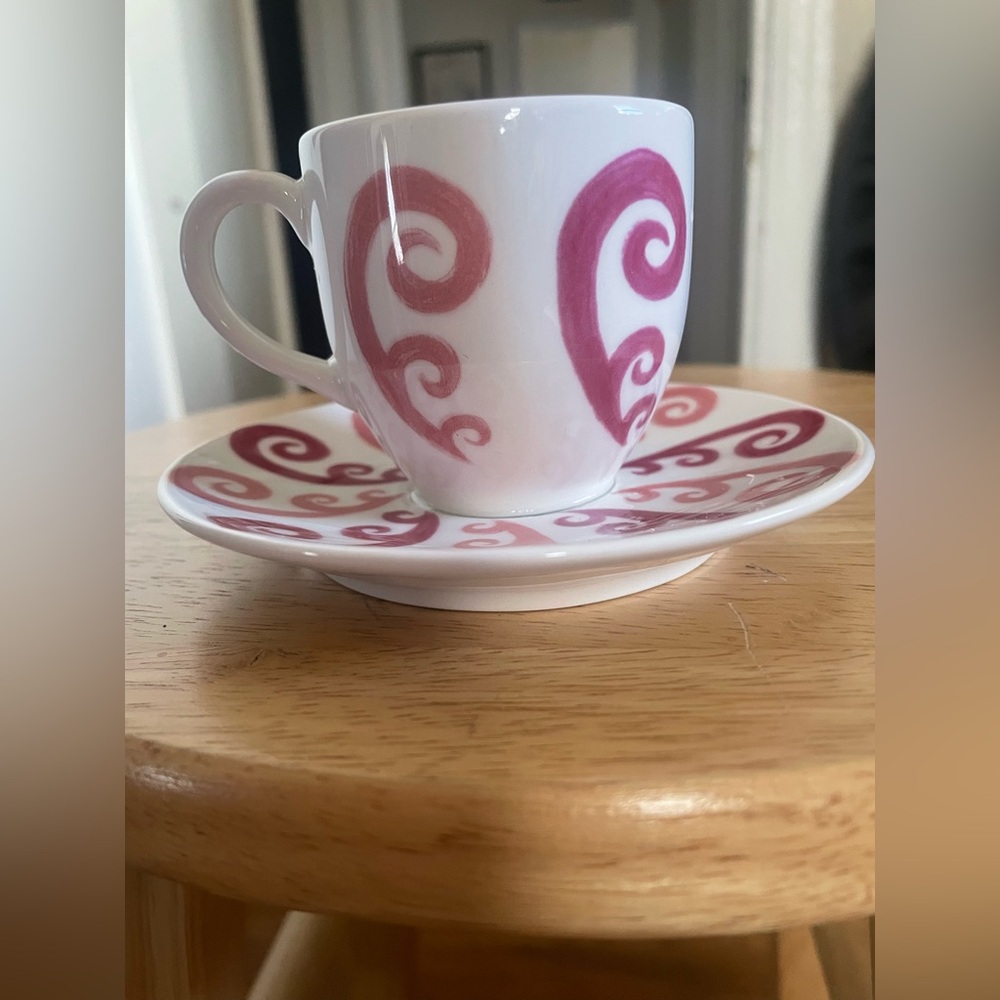 Themis Z Athenee Peacock tea cup and saucer in two-tone pink.